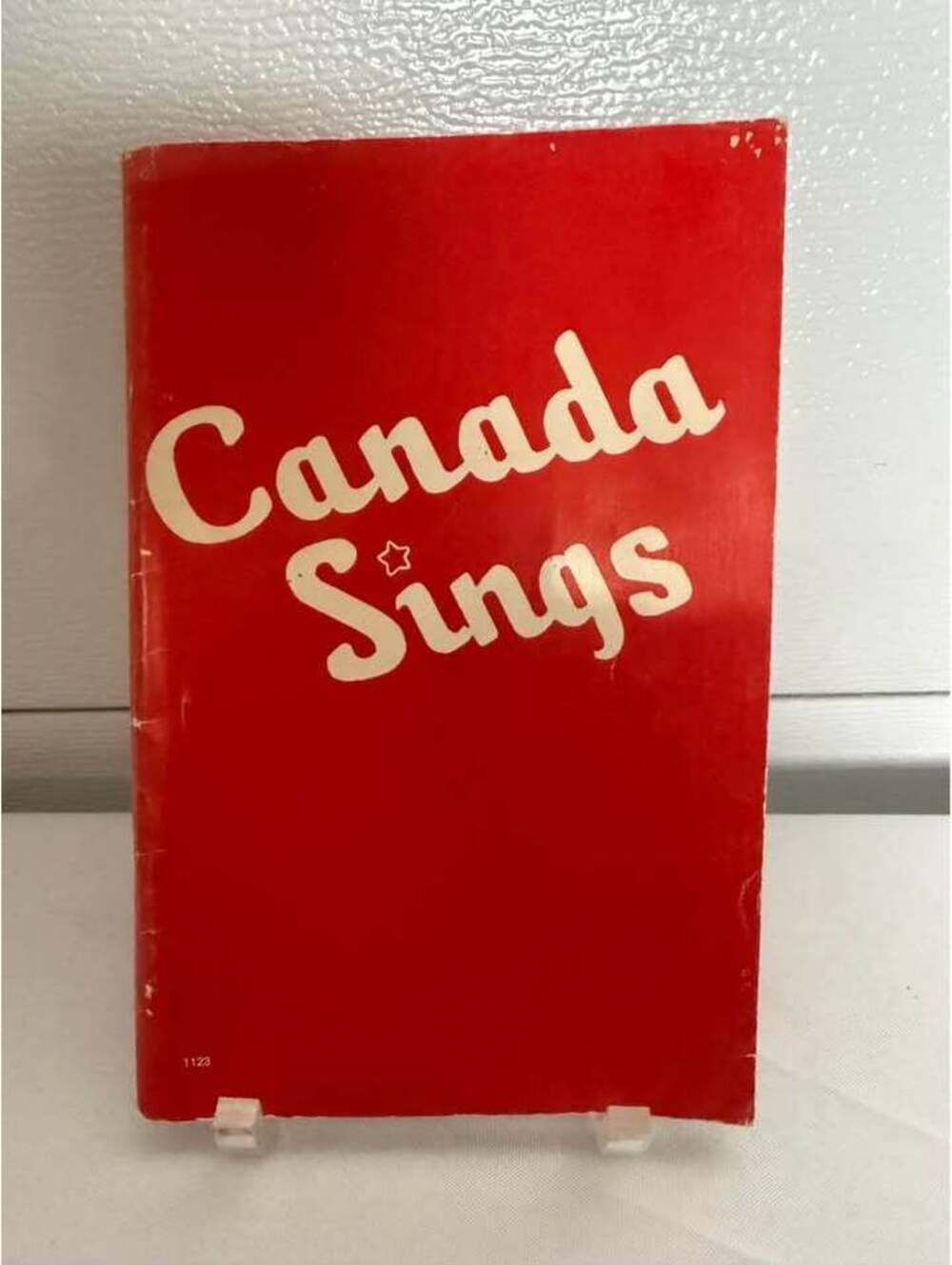Vintage Canada Sings Community Song Book by Hugo Frey
